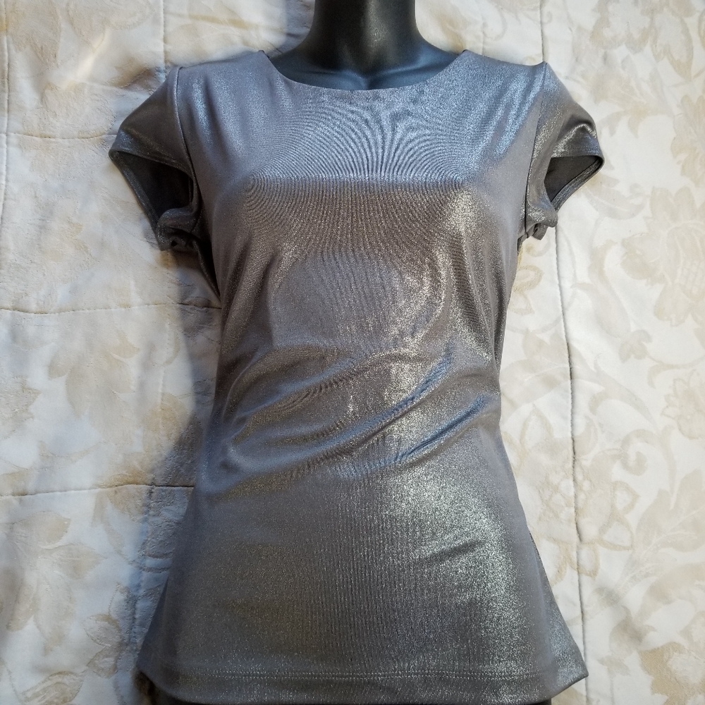 Chico's size 0 Metallic Tee